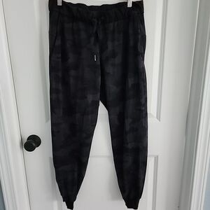 Lululemon Keep Moving Jogger Pants High-Rise Camo Gray Womens Size 8 Drawstring